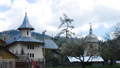 Biserica - vedere exterioară